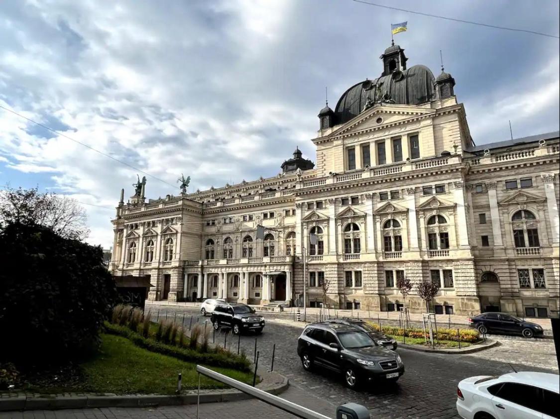 Sweet Home Near Opera House Lviv Exteriör bild